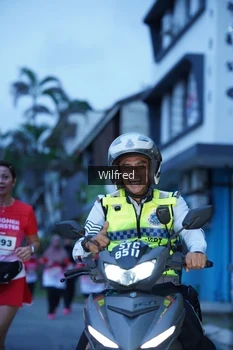 Runner Photo 1812480
