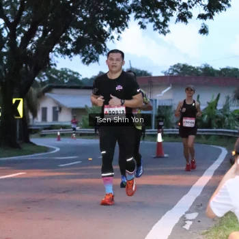 Runner Photo 1813971