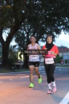 Runner Photo 1814243