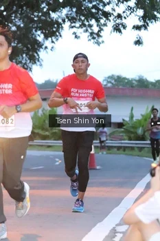Runner Photo 1814711