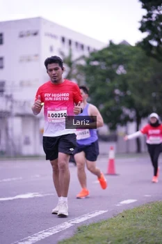 Runner Photo 1825755