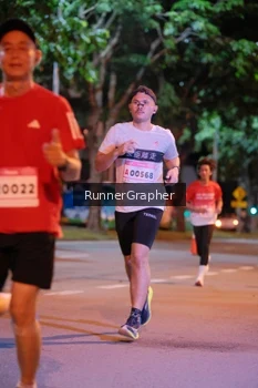 Runner Photo 1828136