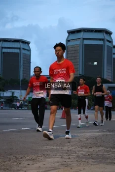 Runner Photo 1832132