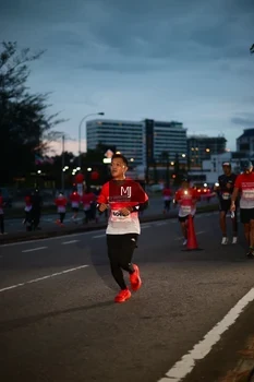 Runner Photo 1836711