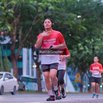 Runner Photo 1857033