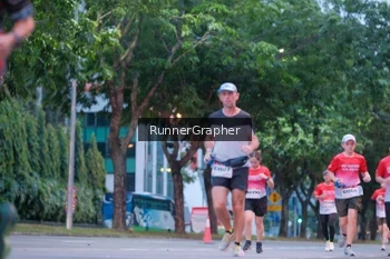 Runner Photo 1860143