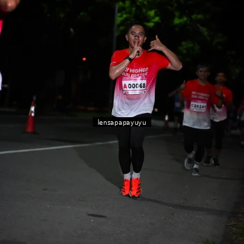 Runner Photo 1867676