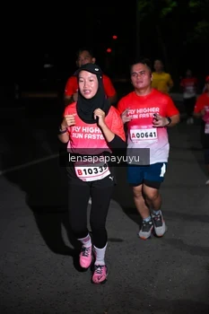 Runner Photo 1867873