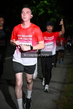 Runner Photo 1868792
