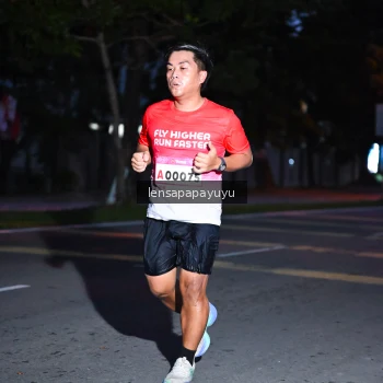 Runner Photo 1879873