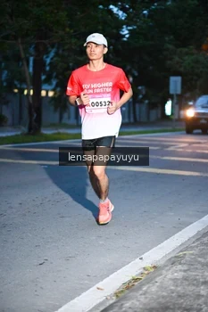 Runner Photo 1879932