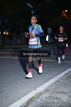 Runner Photo 1880243