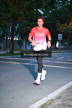 Runner Photo 1880705