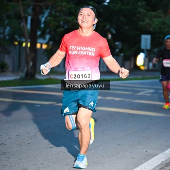 Runner Photo 1880779
