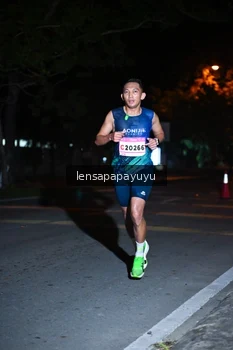 Runner Photo 1880832