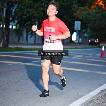 Runner Photo 1880869