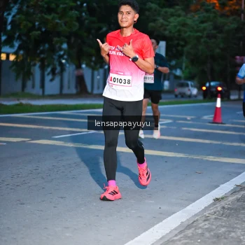 Runner Photo 1880993