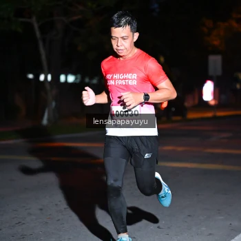 Runner Photo 1882716