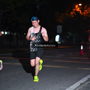 Runner Photo 1882867