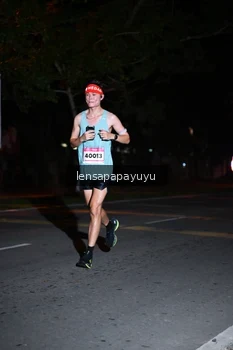 Runner Photo 1882940