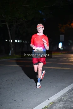 Runner Photo 1882975