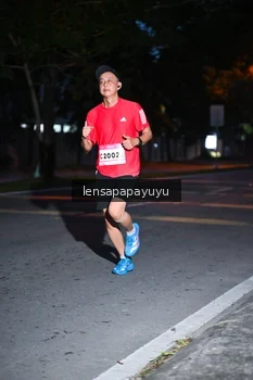Runner Photo 1883857
