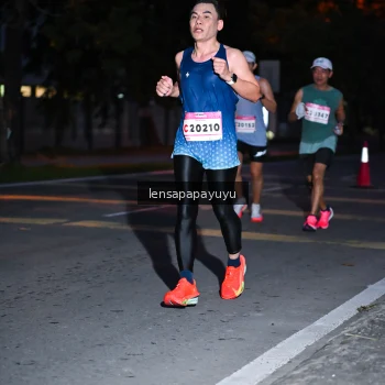 Runner Photo 1883877