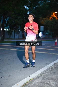 Runner Photo 1884092