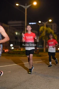 Runner Photo 1905876