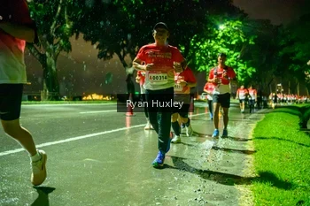 Runner Photo 1906042