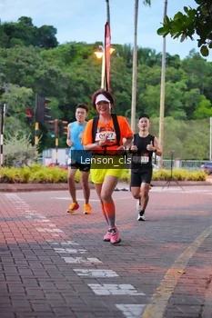 Runner Photo 1908443