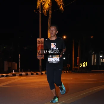 Runner Photo 1914578