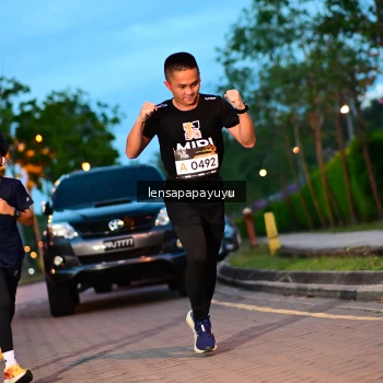 Runner Photo 1930159