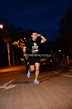 Runner Photo 1933685