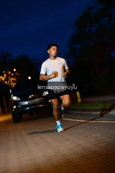 Runner Photo 1934409