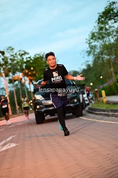Runner Photo 1934755