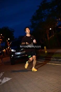 Runner Photo 1935773