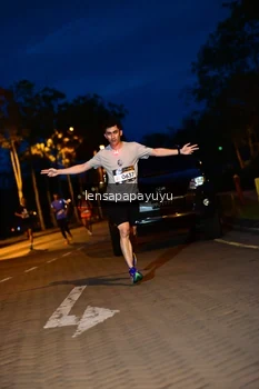 Runner Photo 1935945