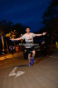 Runner Photo 1935980