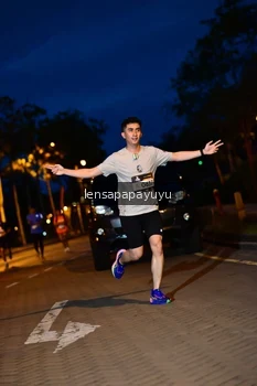 Runner Photo 1936021