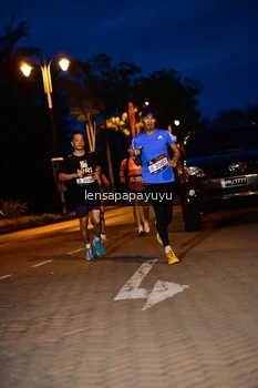 Runner Photo 1936069
