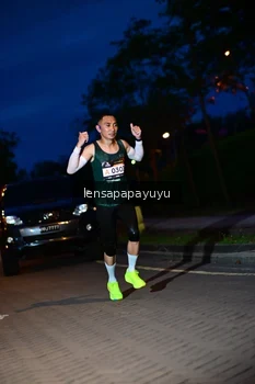 Runner Photo 1936300