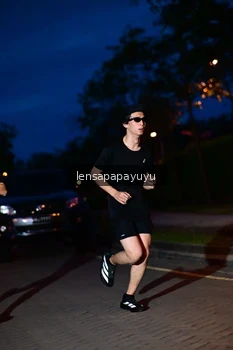 Runner Photo 1936371