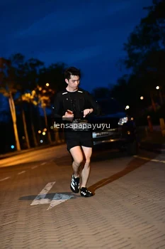 Runner Photo 1936577