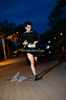 Runner Photo 1936590