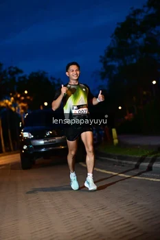 Runner Photo 1936717