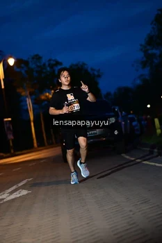 Runner Photo 1936764