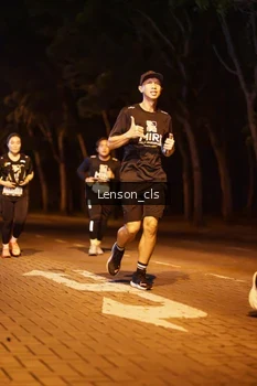 Runner Photo 1990057