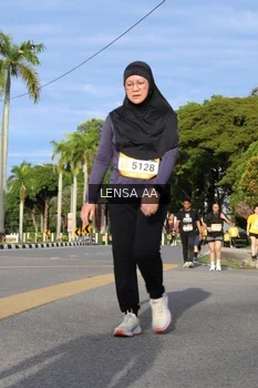 Runner Photo 1990213