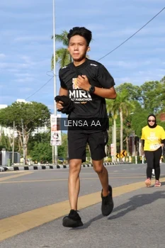 Runner Photo 1990710